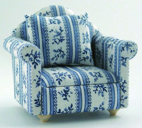 Sessel in blau weißem Muster